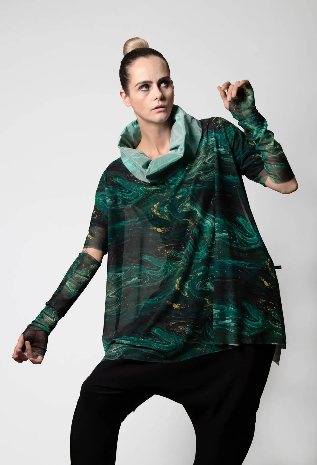 Afol Tunic in Black Dark Green