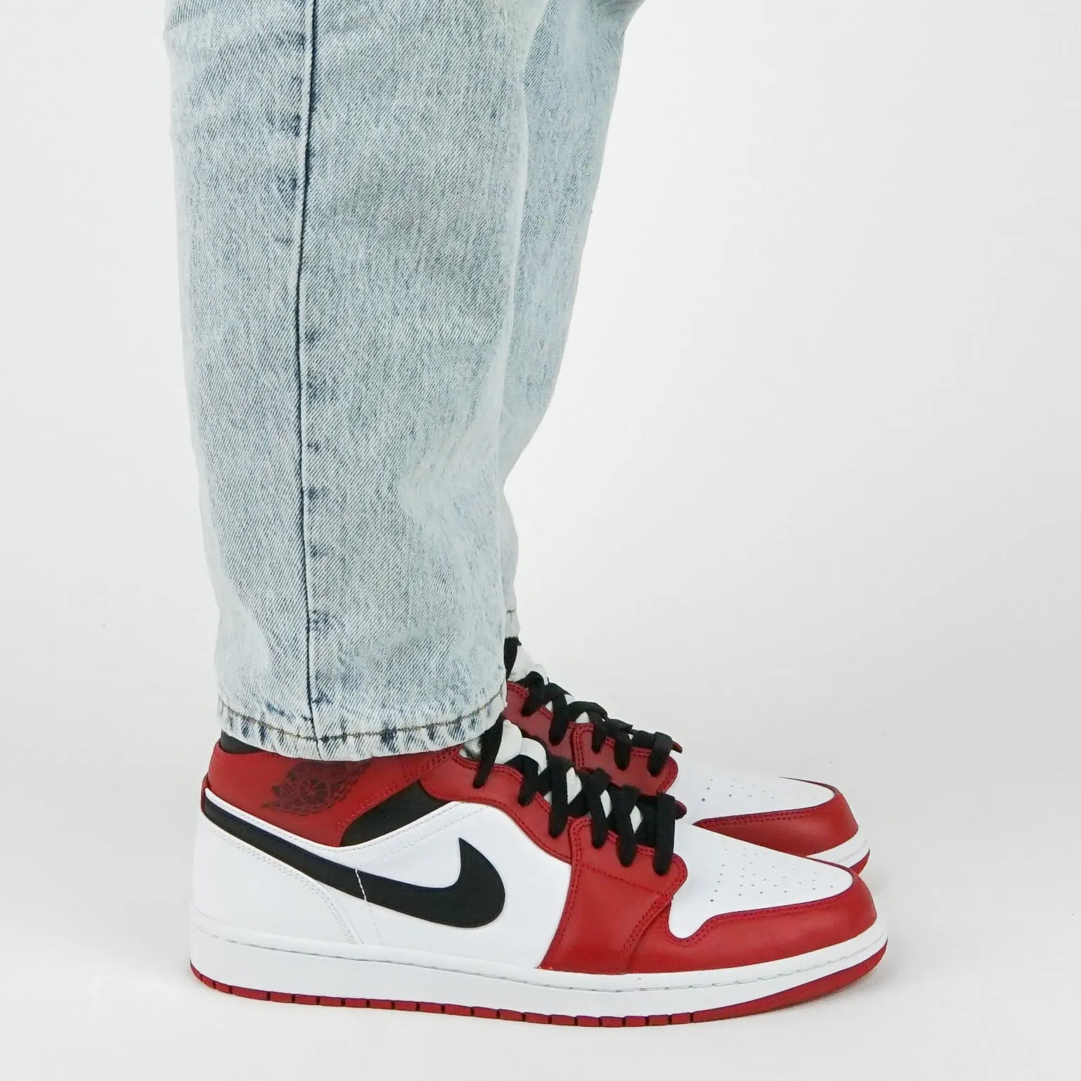 Nike Jordan 1 "Chicago" Mid