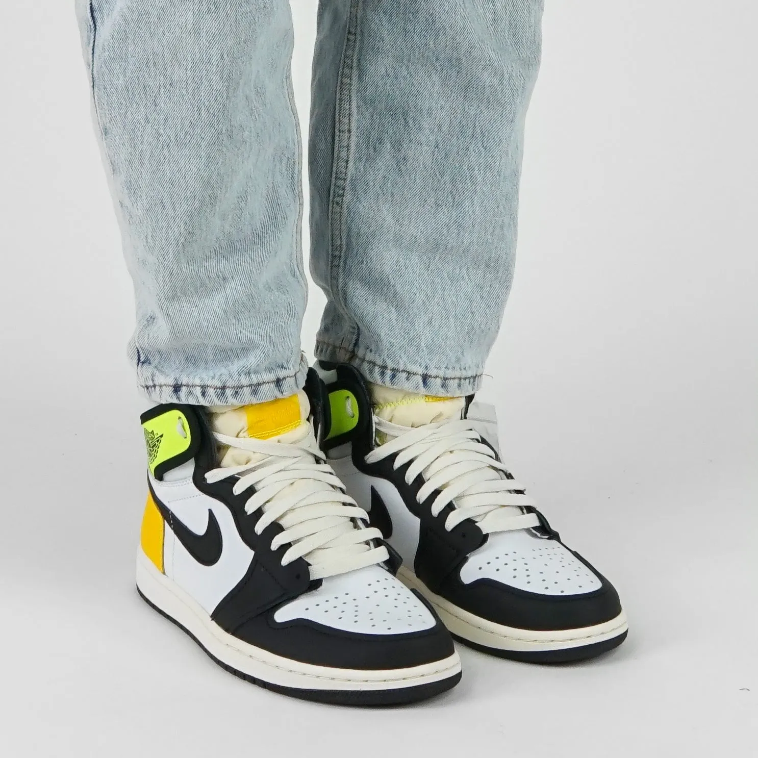 Nike Jordan 1 "Volt Gold" High