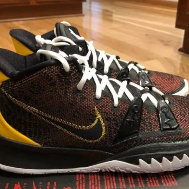 Nike kyrie 7 rayguns