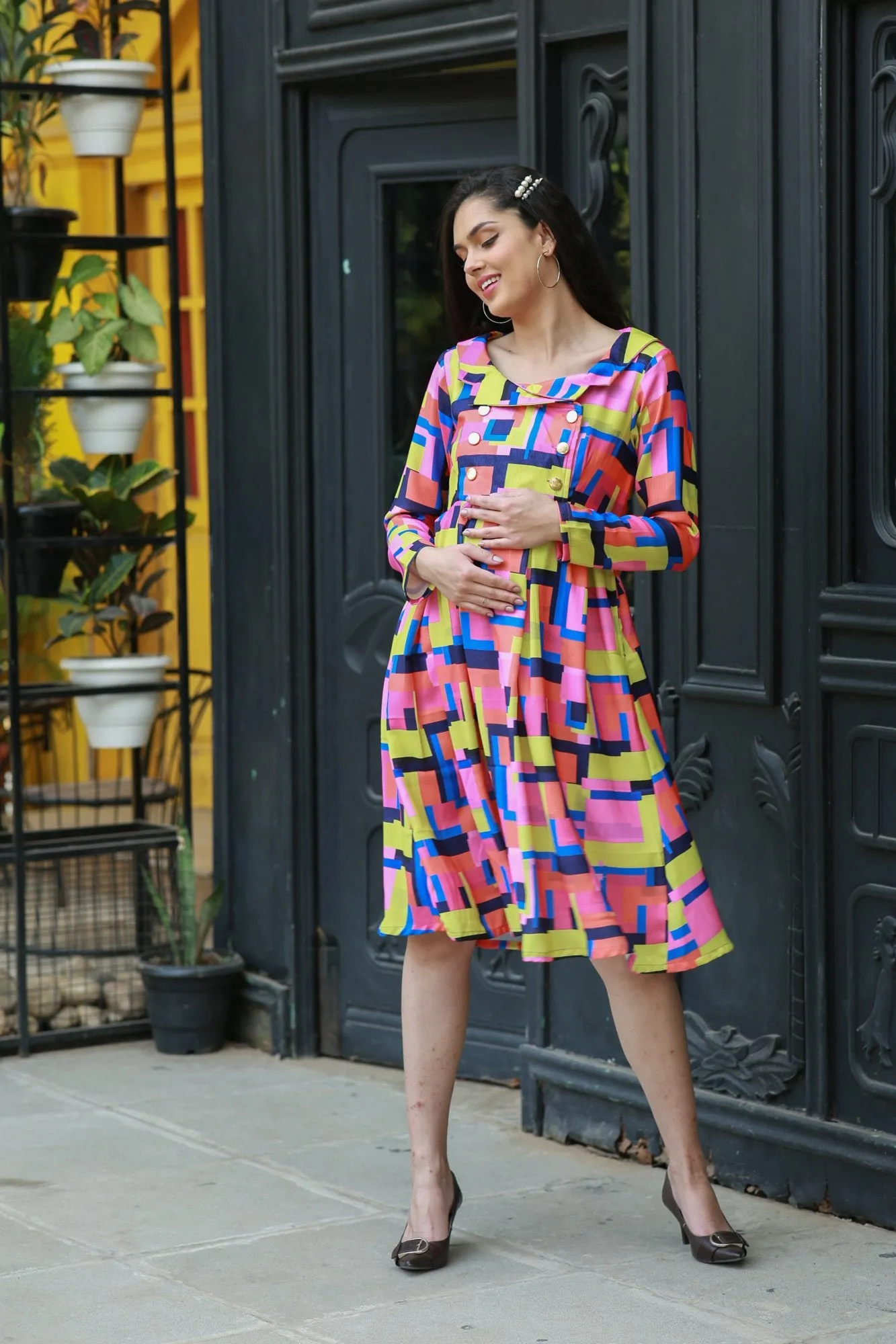 Premium Bubblegum Abstract Chic Collared Maternity Dress